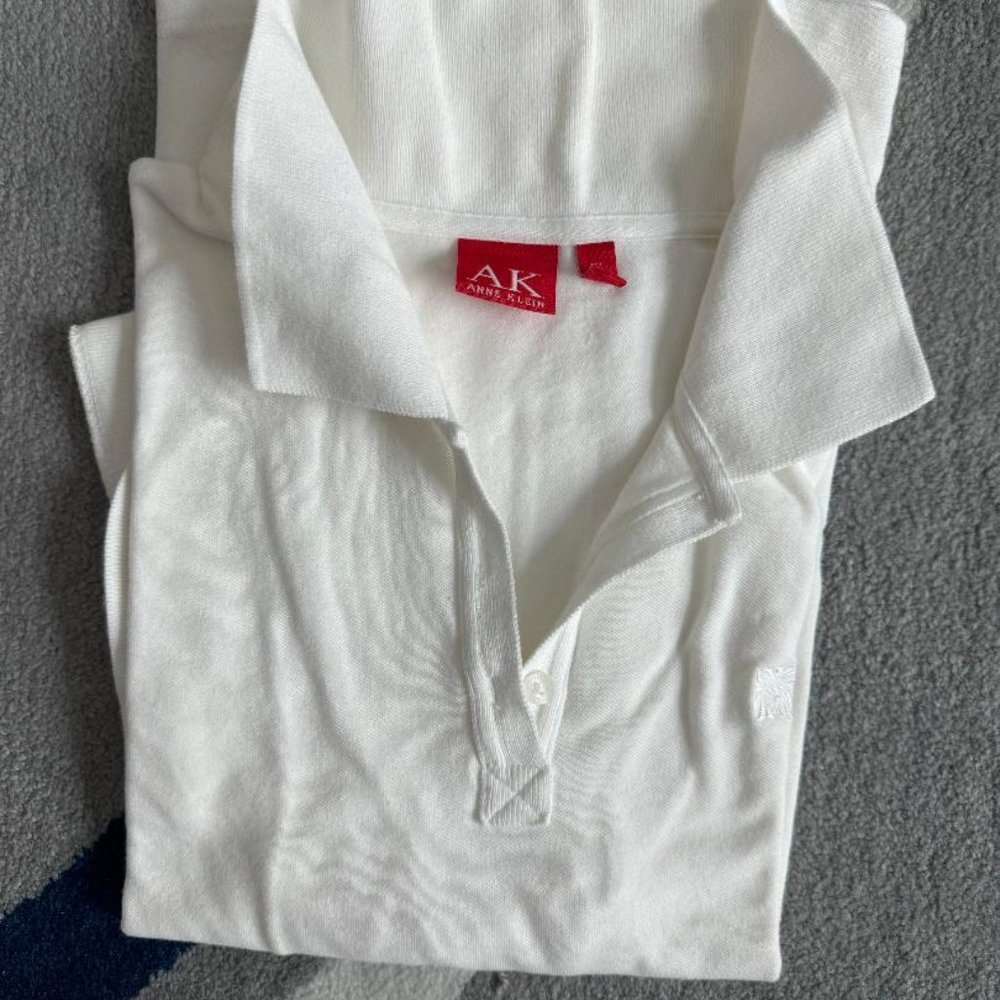 Ann Klein white knit Polo with Insignia. EUC XL
